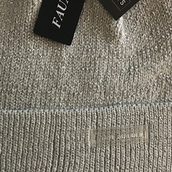 NWT Steve Madden Pom Beanie In Light Silver - Picture 4 of 5